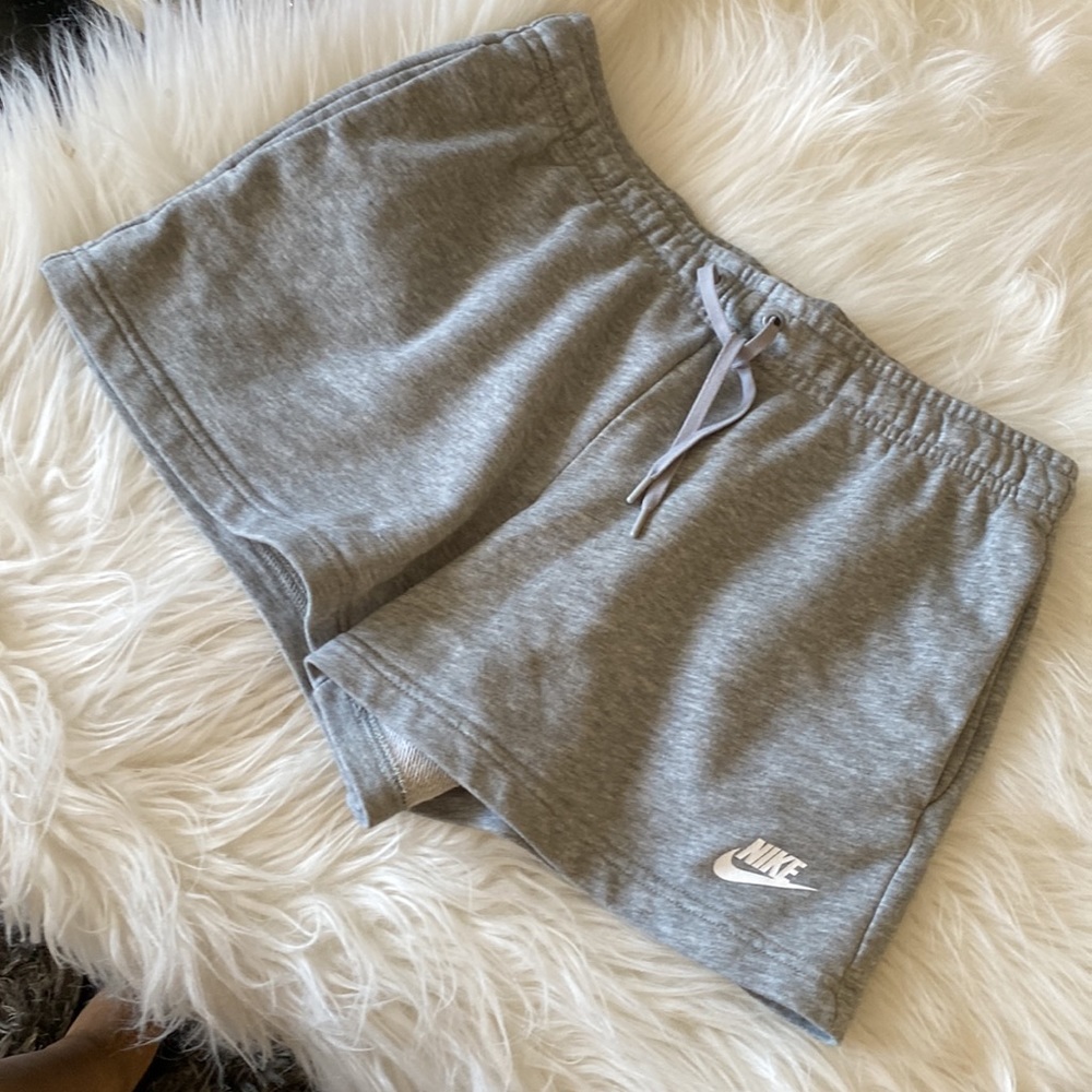 Nike shorts - Picture 3 of 4